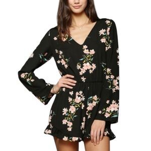 Urban Outfitters Pins & Needles floral keyhole back ruffled long sleeve size S